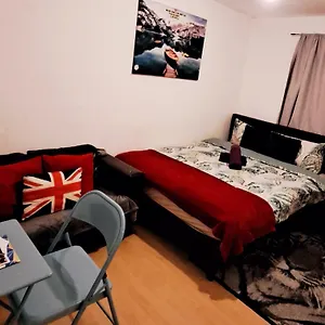 Merciful King Room, In Zone 2-3 Pensión
